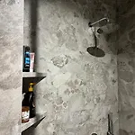 Am * טיראנה